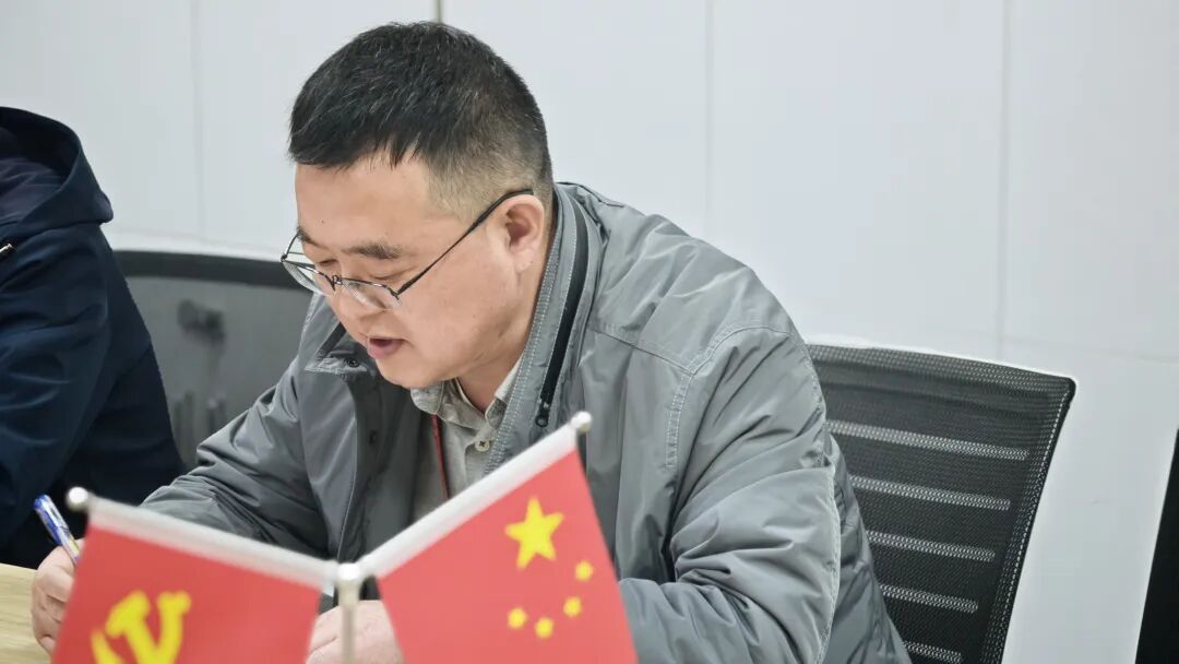 党建引领聚合力，创新赋能育新篇—— 11月新学八里党支部召开党员扩大会圆满召开(图3)